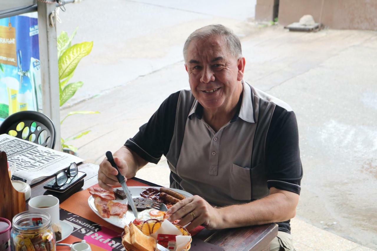 Hideaway Guest House And Bar Pattaya Bagian luar foto